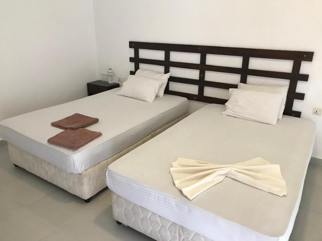 Lavendra Villa Mirissa Buitenkant foto