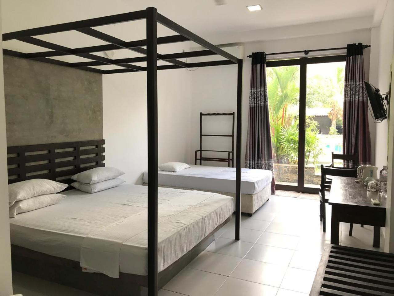 Lavendra Villa Mirissa Buitenkant foto