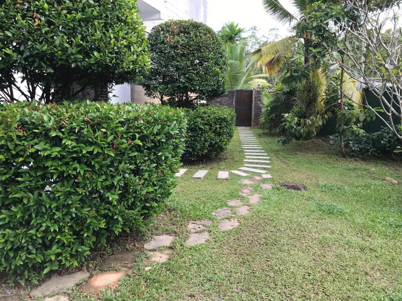 Lavendra Villa Mirissa Buitenkant foto