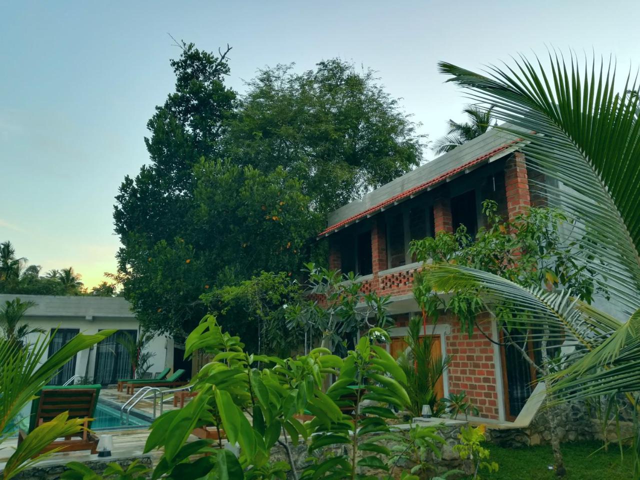 Lavendra Villa Mirissa Buitenkant foto