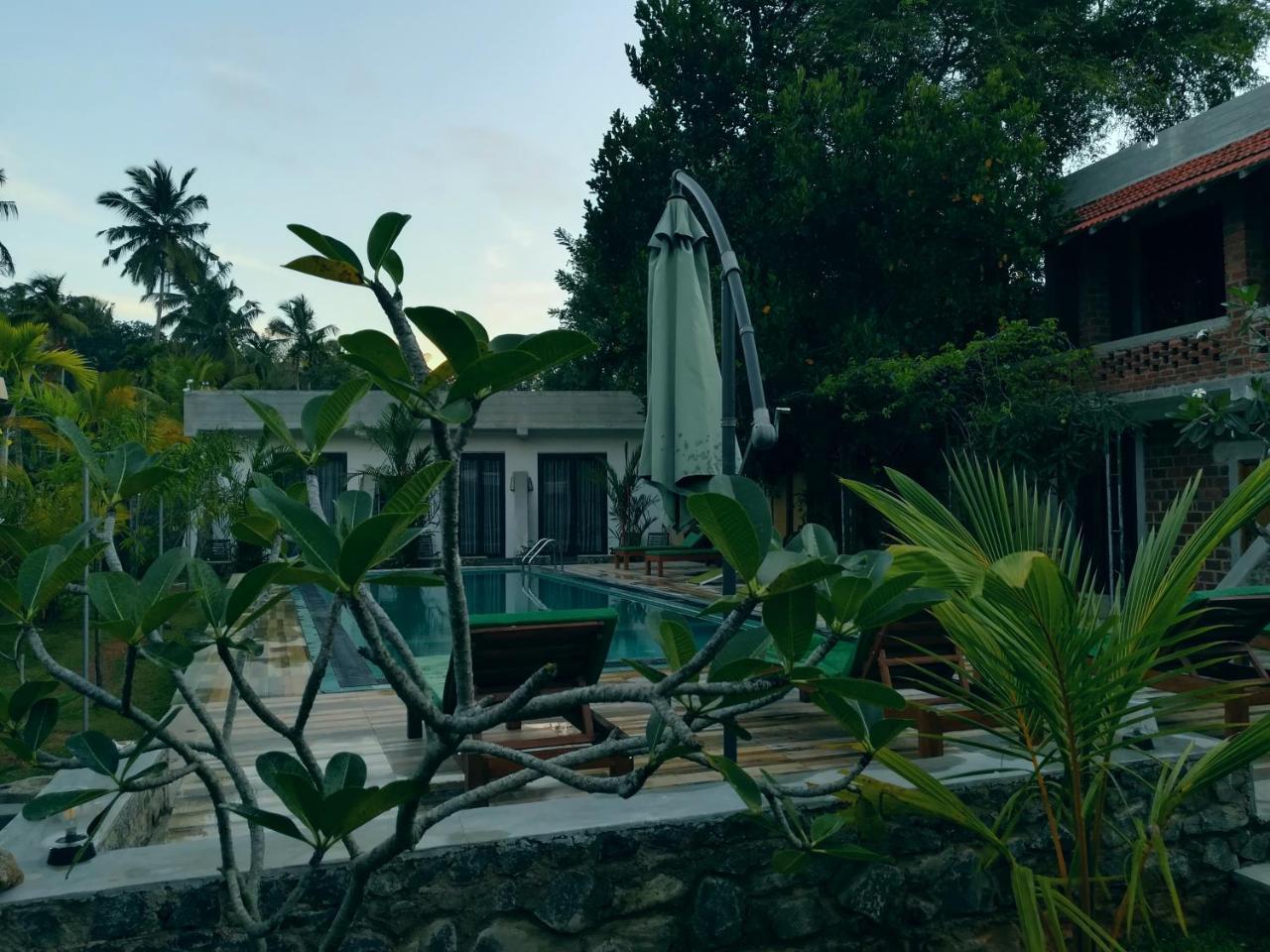Lavendra Villa Mirissa Buitenkant foto
