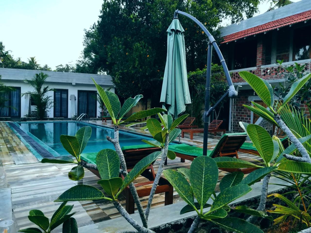 Lavendra Villa Mirissa Buitenkant foto
