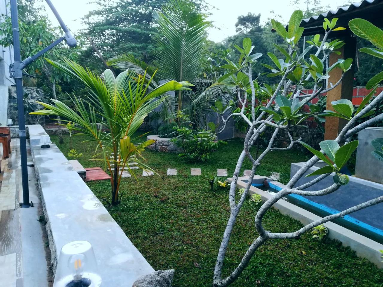 Lavendra Villa Mirissa Buitenkant foto